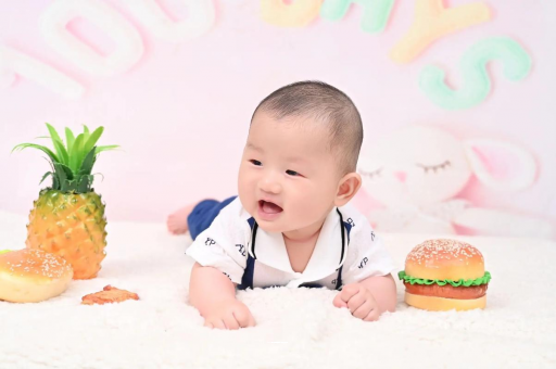 天门宝宝在妈妈肚子里